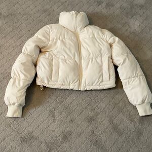 Hollister Women's Off-White Puffer Jacket